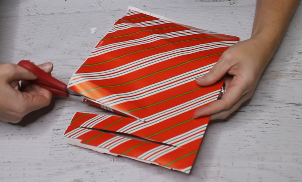 How To Make A Bow Out Of Wrapping Paper? A Step-by-step Guide